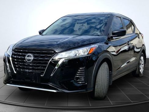 Used 2022 Nissan Kicks S FWD image 4