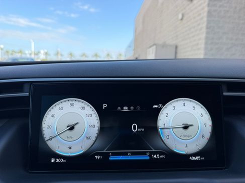 Used 2022 Hyundai Tucson SEL w/ Convenience + Premium Package FWD image 10