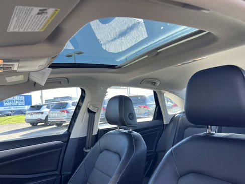 Certified 2024 Volkswagen Jetta SE w/ Panoramic Sunroof Package image 19