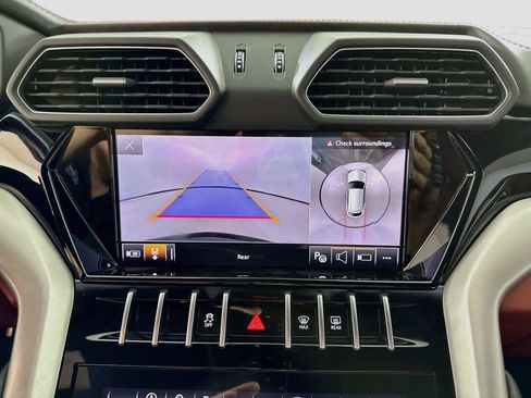 Used 2022 Lamborghini Urus AWD/4WD image 19