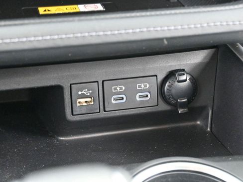 Used 2023 Toyota Highlander XLE image 24