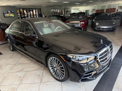 Used 2022 Mercedes-Benz S 580 4MATIC Sedan image 2