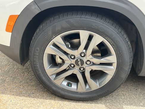 Used 2023 Kia Seltos S w/ Navigation Package FWD image 27
