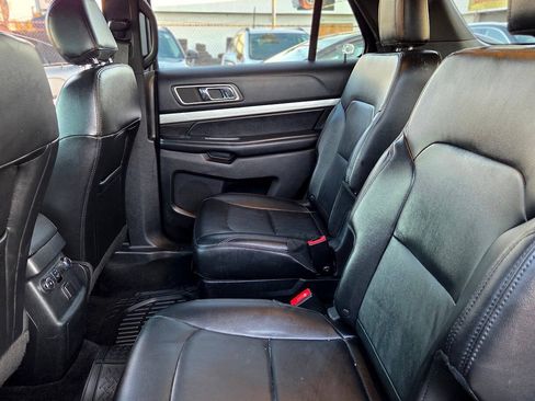 Used 2016 Ford Explorer XLT w/ Equipment Group 202A FWD image 31