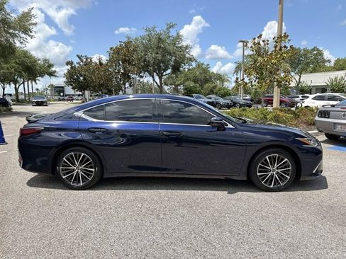 Used 2025 Lexus ES 300h w/ Premium Package FWD image 2