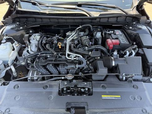 Used 2024 Nissan Altima 2.5 SV FWD image 30