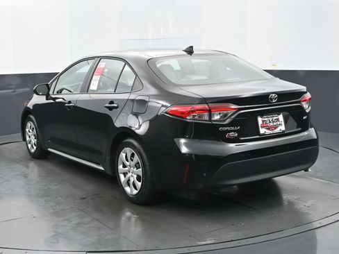 Used 2025 Toyota Corolla LE FWD image 4