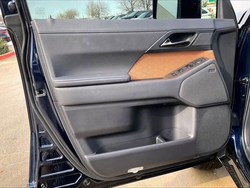 Used 2025 Lexus GX 550 image 19