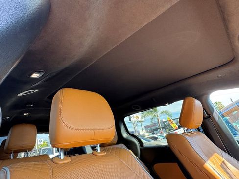 Used 2022 Chrysler Pacifica Pinnacle image 3