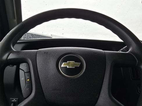 Used 2017 Chevrolet Express 2500 image 19