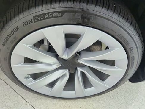 Used 2026 Tesla Model Y AWD image 57