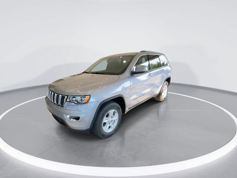 Used 2017 Jeep Grand Cherokee Laredo AWD/4WD image 4