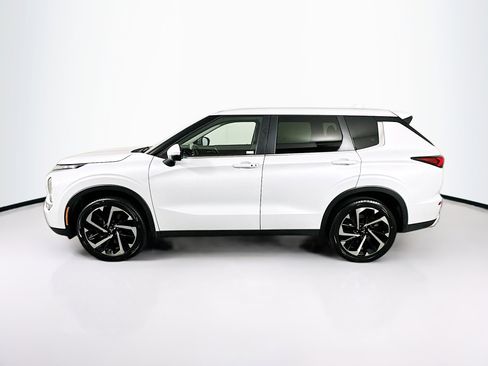 Used 2024 Mitsubishi Outlander SE image 4