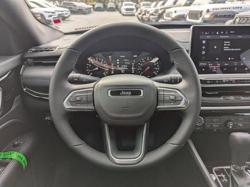 New 2026 Jeep Compass Latitude image 17