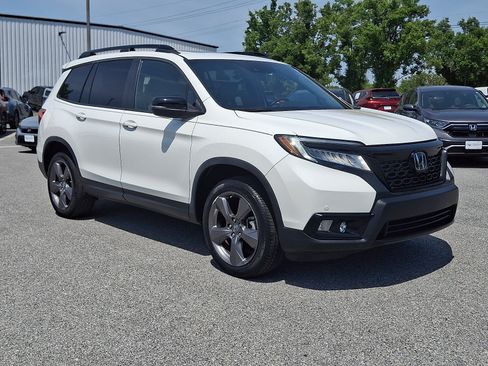 Used 2021 Honda Passport Touring image 1