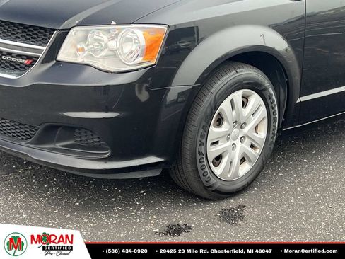 Used 2018 Dodge Grand Caravan SE w/ UConnect Hands-Free Group FWD image 8