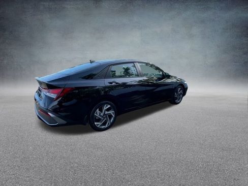 Used 2025 Hyundai Elantra Sport image 23