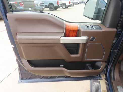 Used 2015 Ford F150 King Ranch w/ Equipment Group 601A Luxury AWD/4WD image 25
