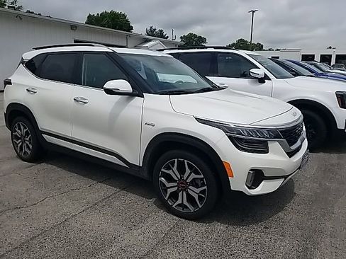 Certified 2022 Kia Seltos SX w/ Sunroof Package AWD/4WD image 1