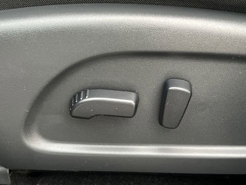 Used 2020 Nissan Pathfinder SV image 21