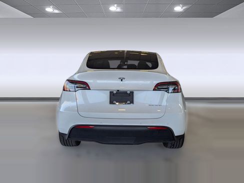 Used 2021 Tesla Model Y Long Range image 10