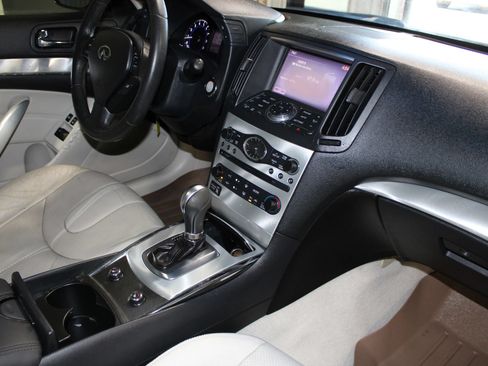 Used 2015 INFINITI Q60 Journey w/ Premium Package RWD image 25