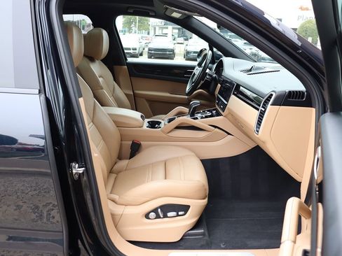 Used 2020 Porsche Cayenne image 35