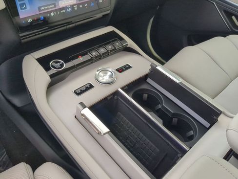 New 2026 Lincoln Navigator L Premier AWD/4WD image 20