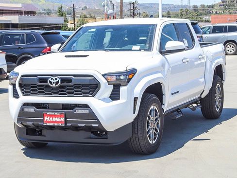 New 2025 Toyota Tacoma TRD Sport image 3