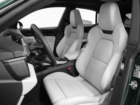 New 2025 Porsche Macan 4S Electric image 5