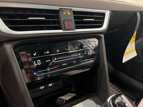 New 2025 Volkswagen Taos SE image 32