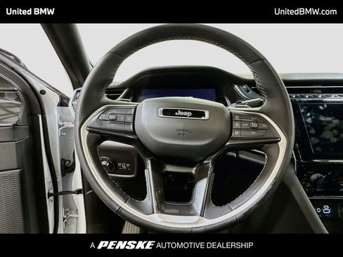 Used 2023 Jeep Grand Cherokee Altitude RWD image 6