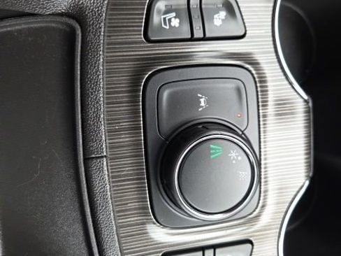 Used 2023 GMC Acadia SLT w/ Preferred Package FWD image 49