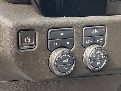 Used 2024 Chevrolet Silverado 2500 LT image 25