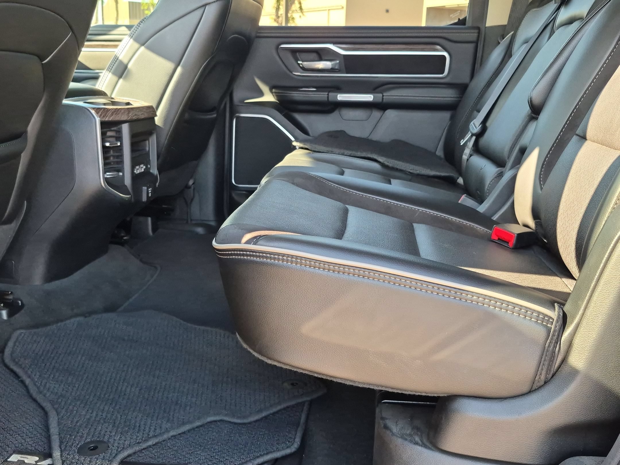 Used 2020 RAM 1500 Laramie RWD image 24