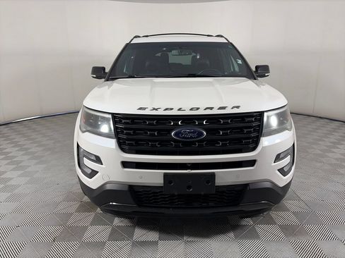 Used 2017 Ford Explorer Sport w/ Equipment Group 401A AWD/4WD image 2