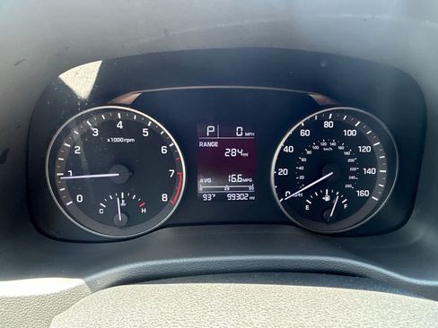 Used 2017 Hyundai Elantra SE FWD image 19
