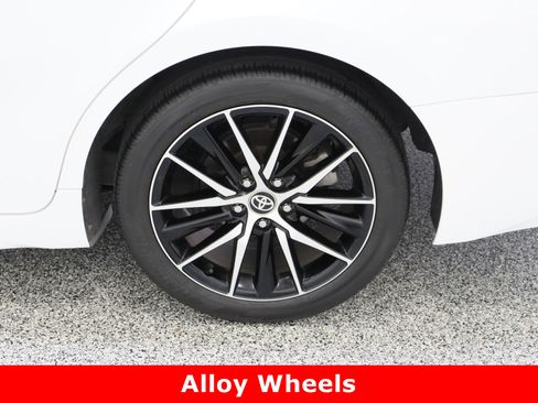 Used 2024 Toyota Camry SE image 10