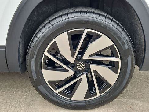 Used 2024 Volkswagen Atlas SE AWD/4WD image 13