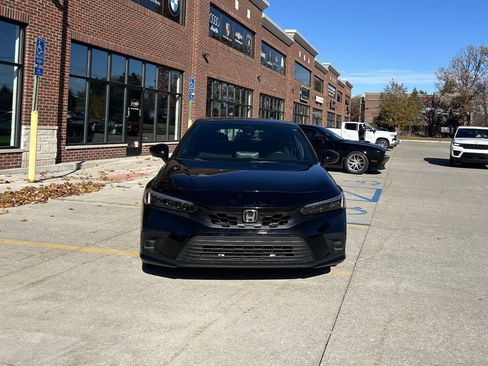 Used 2023 Honda Civic Sport image 3