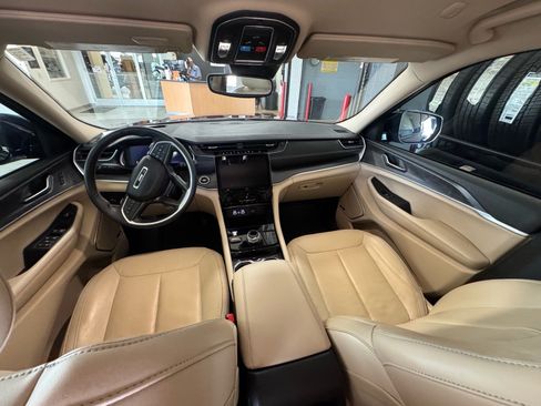 Used 2022 Jeep Grand Cherokee Limited AWD/4WD image 16