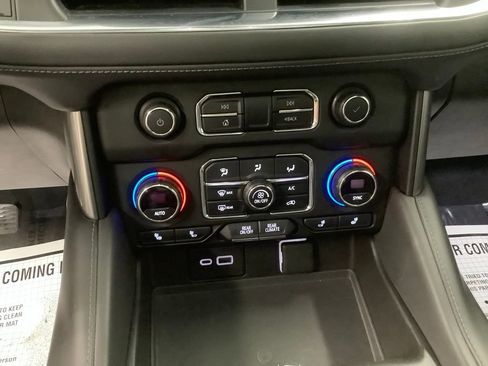 Used 2021 Chevrolet Tahoe Z71 w/ Luxury Package AWD/4WD image 18