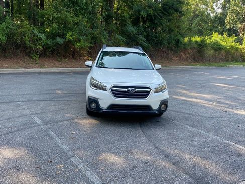 Used 2019 Subaru Outback 2.5i Premium AWD/4WD image 2