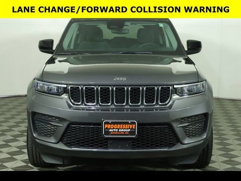 Used 2023 Jeep Grand Cherokee Laredo image 11