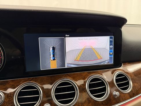 Used 2017 Mercedes-Benz E 300 4MATIC image 26