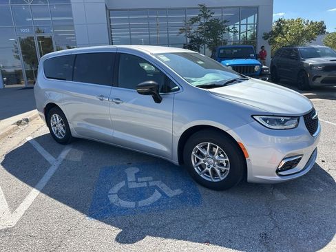 New 2026 Chrysler Pacifica Select image 38