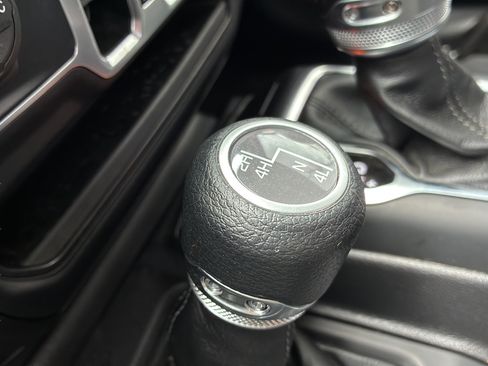 Used 2025 Jeep Gladiator Sport AWD/4WD image 36