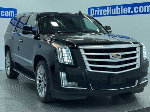 Used 2018 Cadillac Escalade Luxury AWD/4WD image 3