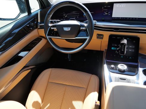 Certified 2025 Cadillac Escalade IQ Sport 2 AWD/4WD image 9
