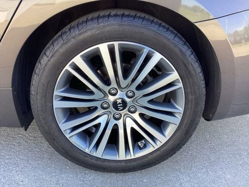 Used 2014 Kia Cadenza Premium w/ Luxury Package FWD image 5